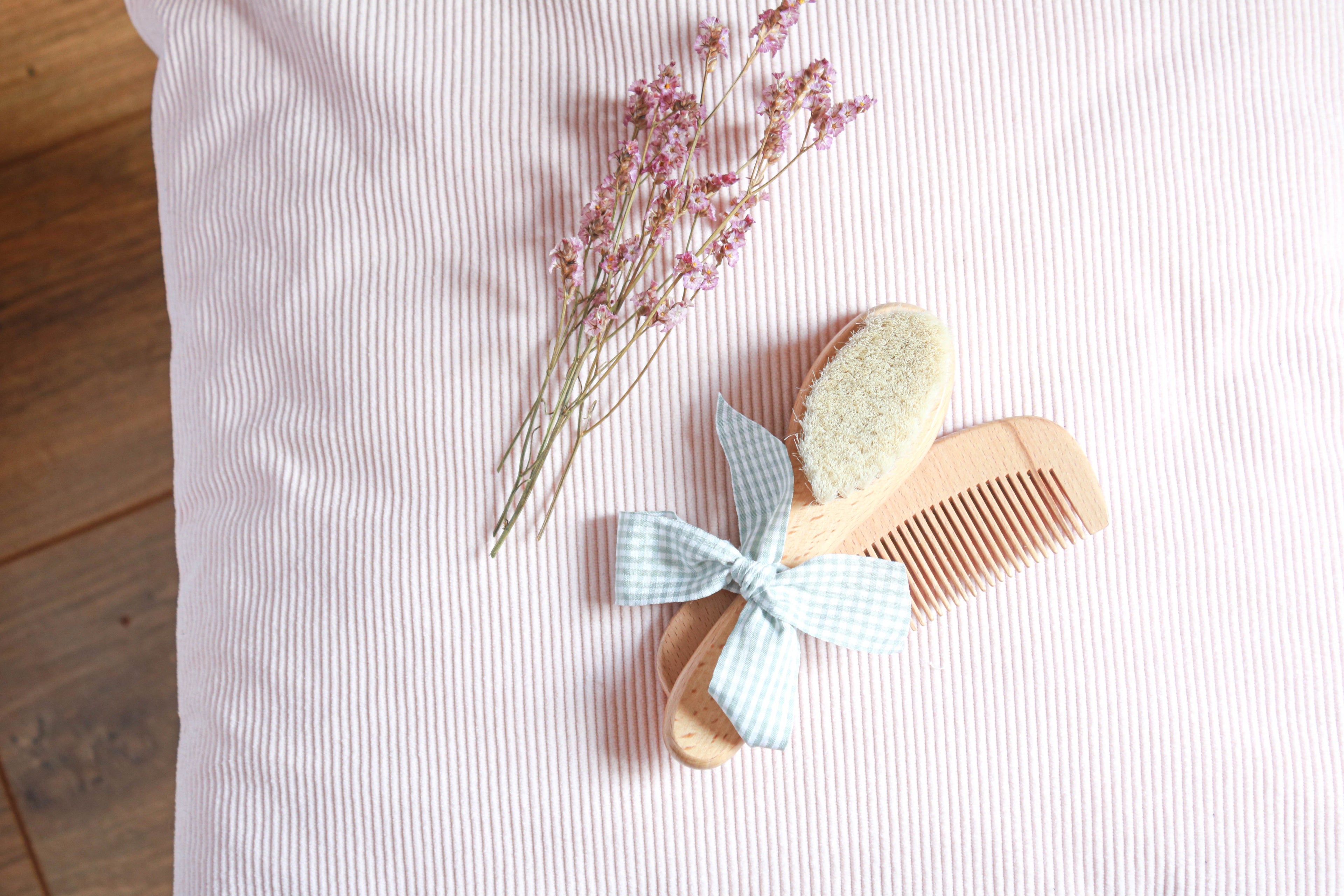 Brosse et peigne en bois  bébé Liv&Ciboulette