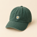 Casquette femme et fille été vert forêt Liv&Ciboulette, fond crème doux